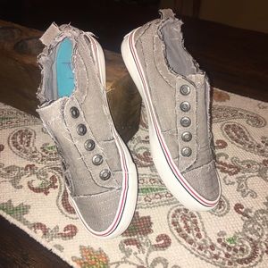 Blowfish distressed tennis shoes. Size 6
